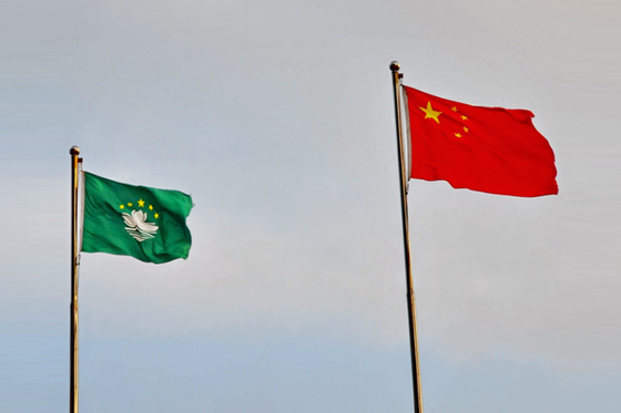Китай Высокопрочный флагшток нержавеющей стали / алюминиевая текстура поверхности полюса флага плоская поставщик